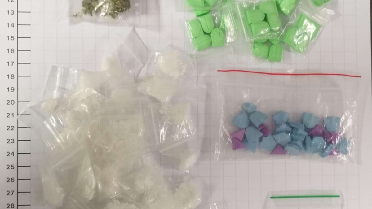 BPOL NRW: Viele Drogen - Bundespolizisten beweisen richtigen 