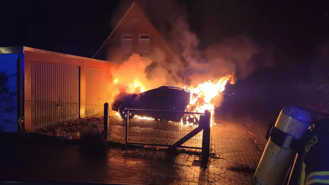 FW-ROW: Wieder PKW-Brand in der Schillerstraße - Bild: presseportal.de
