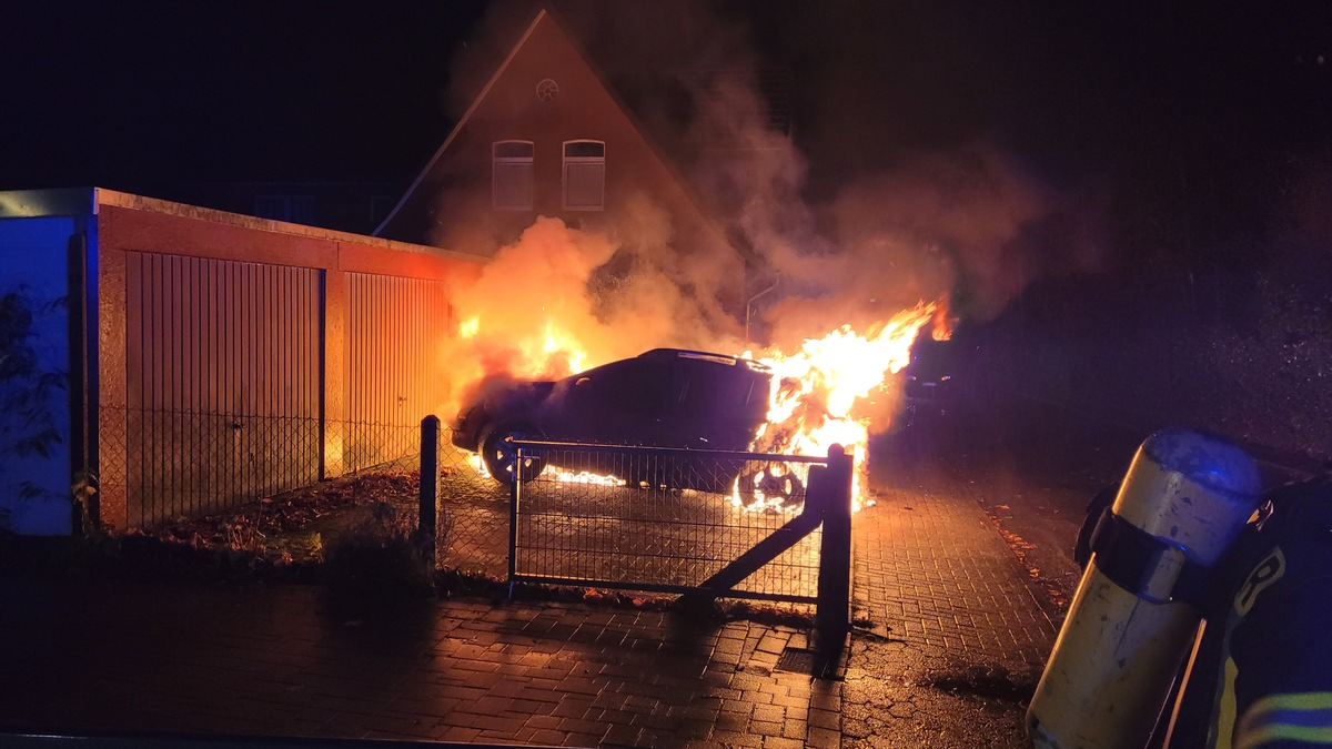 FW-ROW: Wieder PKW-Brand in der Schillerstraße - Foto: presseportal.de