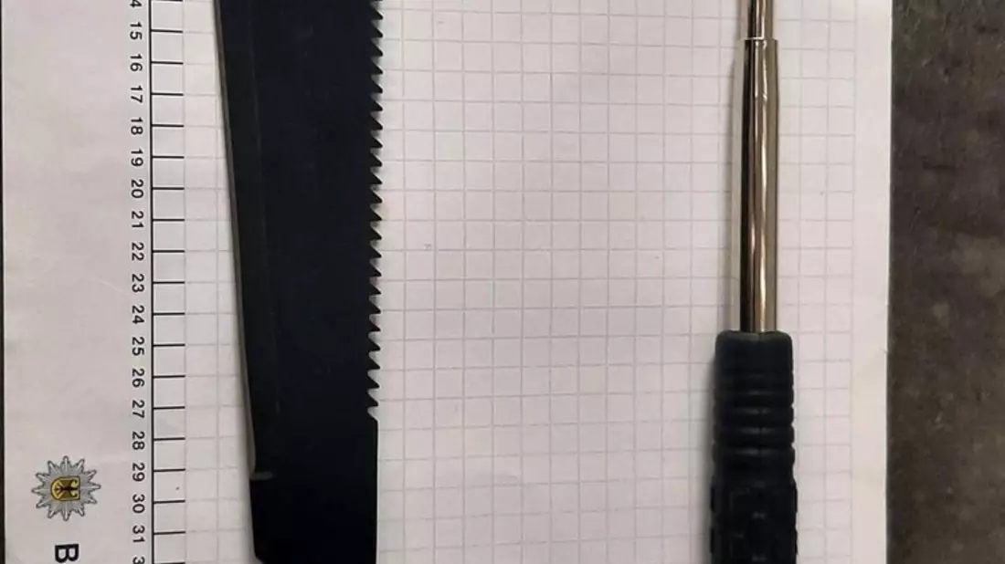 BPOL NRW: Schlagstock und Machete - Bundespolizei stellt Waffen eines 16-Jährigen sicher - Bild: presseportal.de