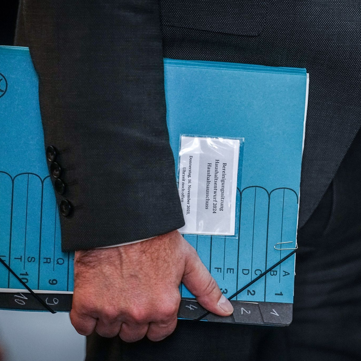 Experten sollen Bundestag und Bundesregierung helfen, die Folgen des Urteils richtig zu interpretieren. Der Haushaltsausschuss hört dazu heute neun Sachverständige an. - Foto: Kay Nietfeld/dpa