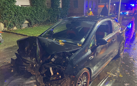 FW Bergheim: Zwei Personen bei Verkehrsunfall in Bergheim verletzt - Bild: presseportal.de