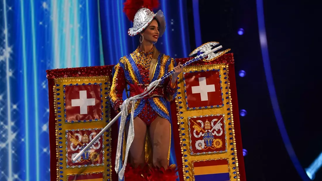 Miss Switzerland Lorena Santen bei der  National Costume Show im Rahmen des 72. Miss Universe-Wettbewerbs in San Salvador. - Bild: Camilo Freedman/dpa