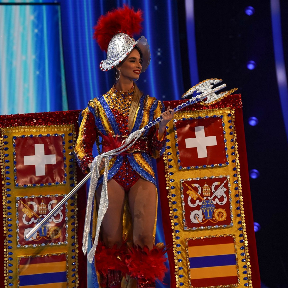 Miss Switzerland Lorena Santen bei der  National Costume Show im Rahmen des 72. Miss Universe-Wettbewerbs in San Salvador. - Foto: Camilo Freedman/dpa