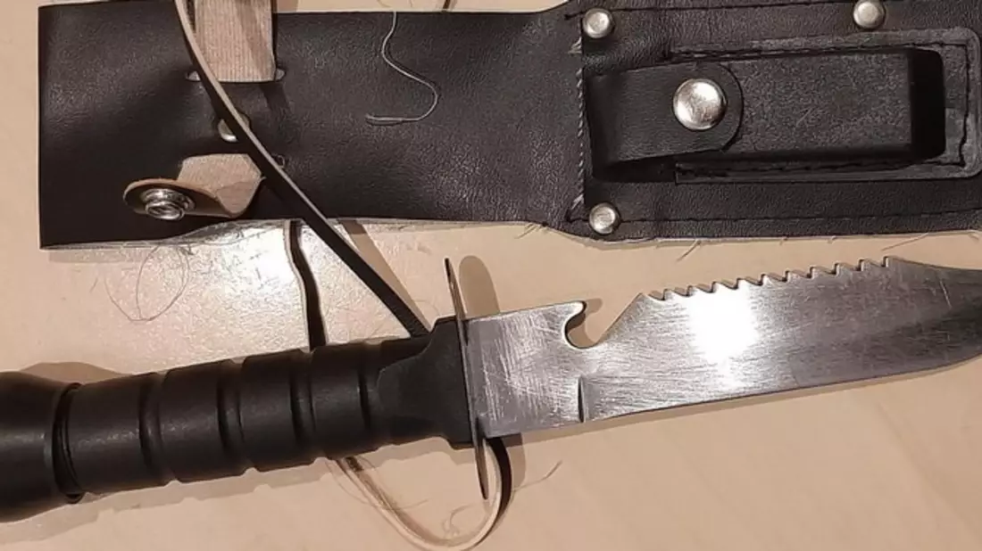 BPOL-HH: Hamburg Hauptbahnhof: Parfümdieb führt griffbereit Messer bei Tathandlung mit sich - Festnahme und Beanzeigung durch Bundespolizei wegen Diebstahls mit Waffen - Bild: presseportal.de