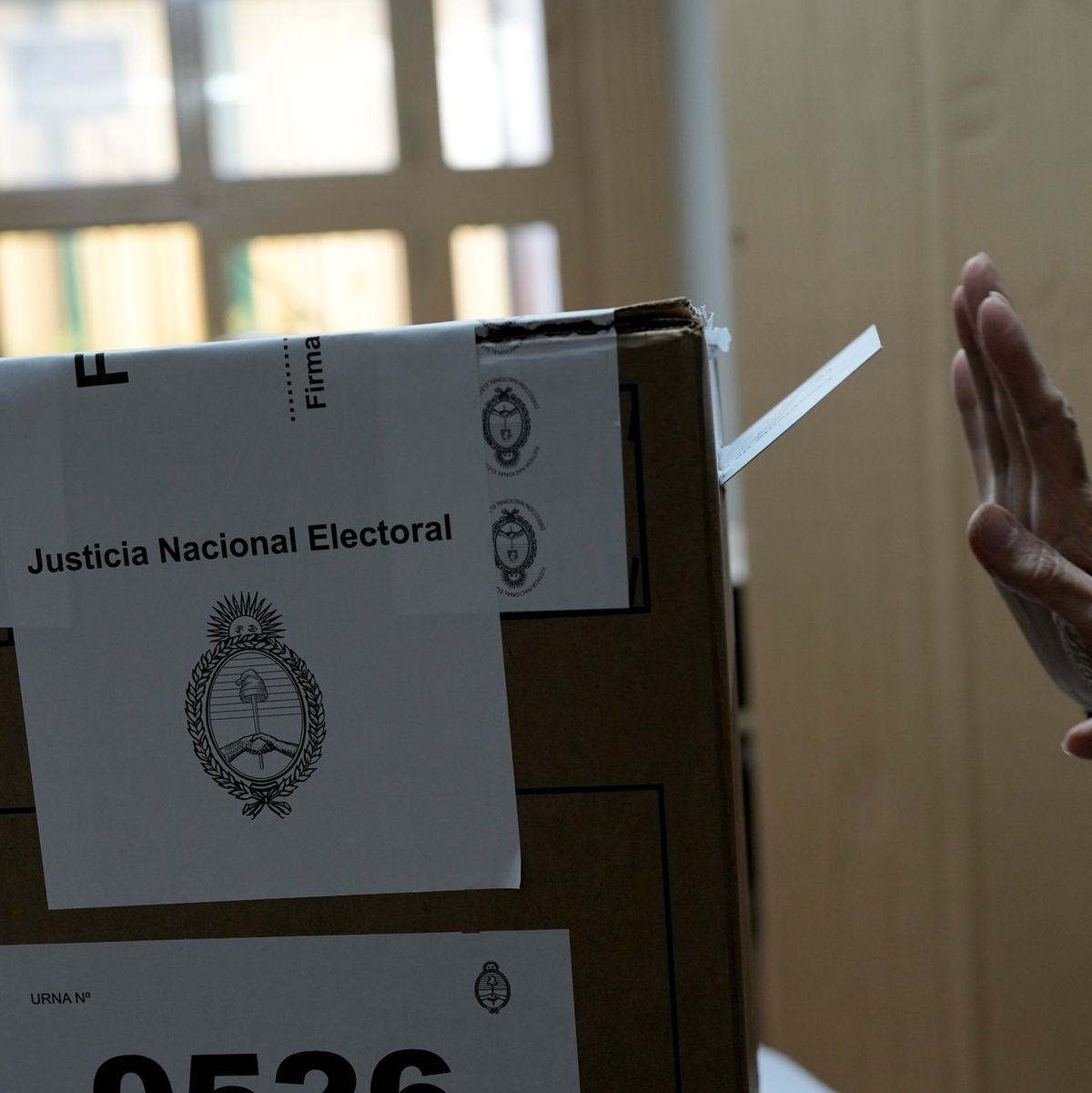Rund 35 Millionen Menschen sind in Argentinien zur Wahl aufgerufen. Es herrscht Wahlpflicht. - Foto: Matias Delacroix/AP/dpa