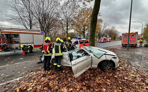 FW-GE: Eingeklemmte Person bei Verkehrsunfall in Heßler - Foto: presseportal.de