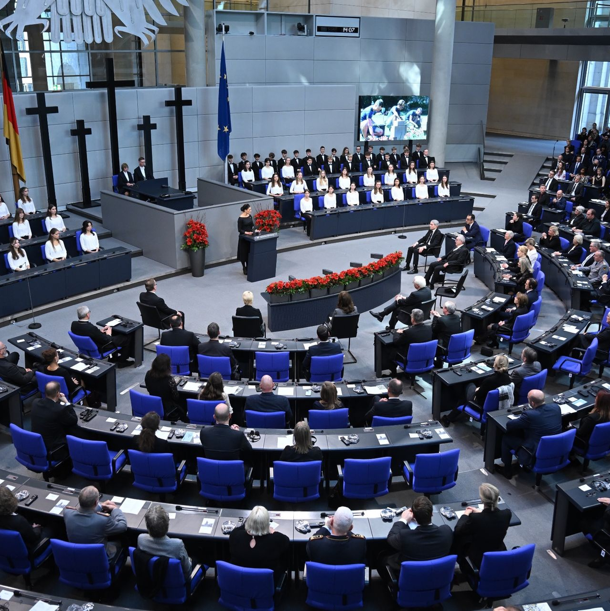 Die zentrale Gedenkstunde zum Volkstrauertag fand im Bundestag in Berlin statt. - Foto: Britta Pedersen/dpa