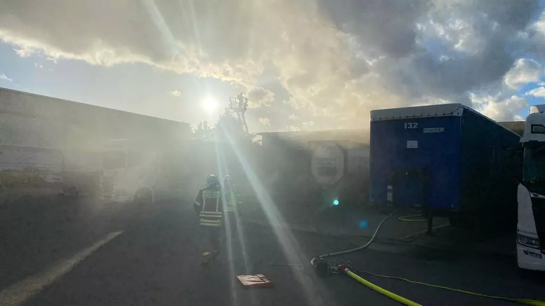 FW Frankenthal: Brand in der Werkstatt eines Industriegebäudes - Bild: presseportal.de