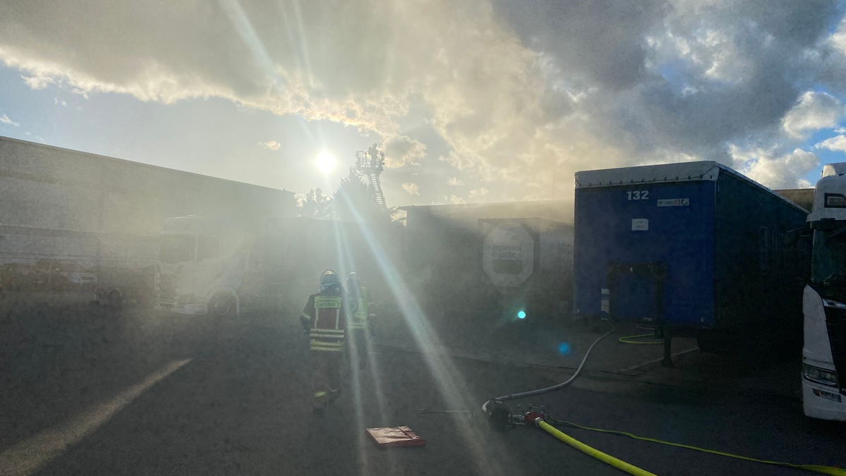 FW Frankenthal: Brand in der Werkstatt eines Industriegebäudes - Foto: presseportal.de