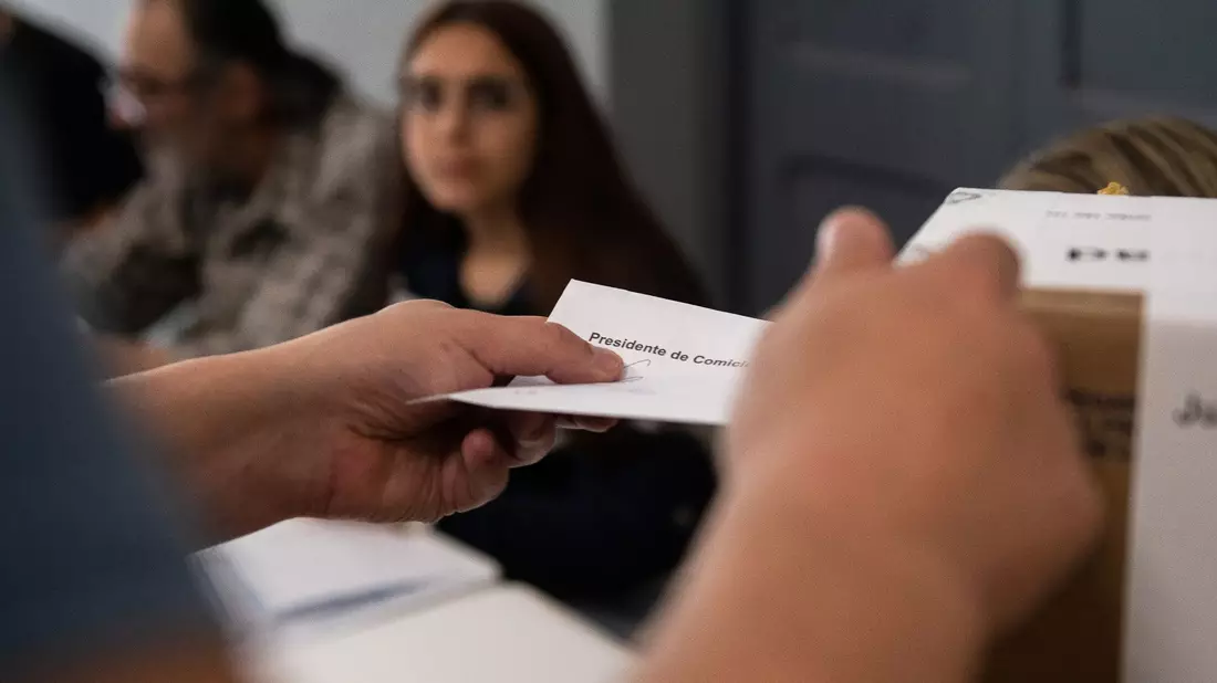 Rund 35 Millionen Menschen sind in Argentinien zur Wahl aufgerufen. Es herrscht Wahlpflicht. - Bild: Santiago Mazzarovich/dpa