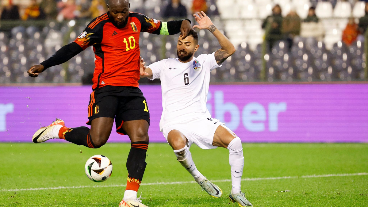 Belgiens Romelu Lukaku (l) erzielt seinen vierten Treffer zum 4:0. - Foto: Geert Vanden Wijngaert/AP