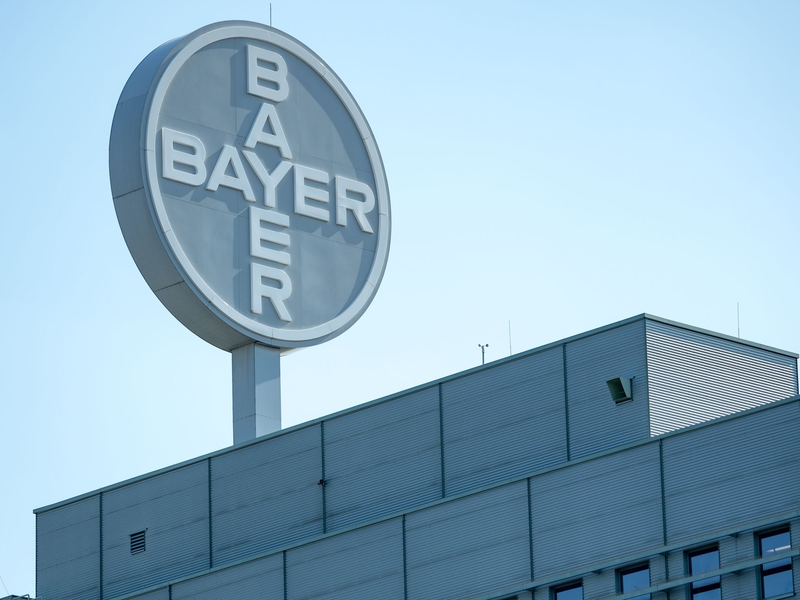 Die Probleme rund um den glyphosathaltigen Unkrautvernichter Roundup hat Bayer sich 2018 mit der milliardenschweren Monsanto-Übernahme ins Haus geholt. - Foto: Hendrik Schmidt/dpa-Zentralbild/dpa