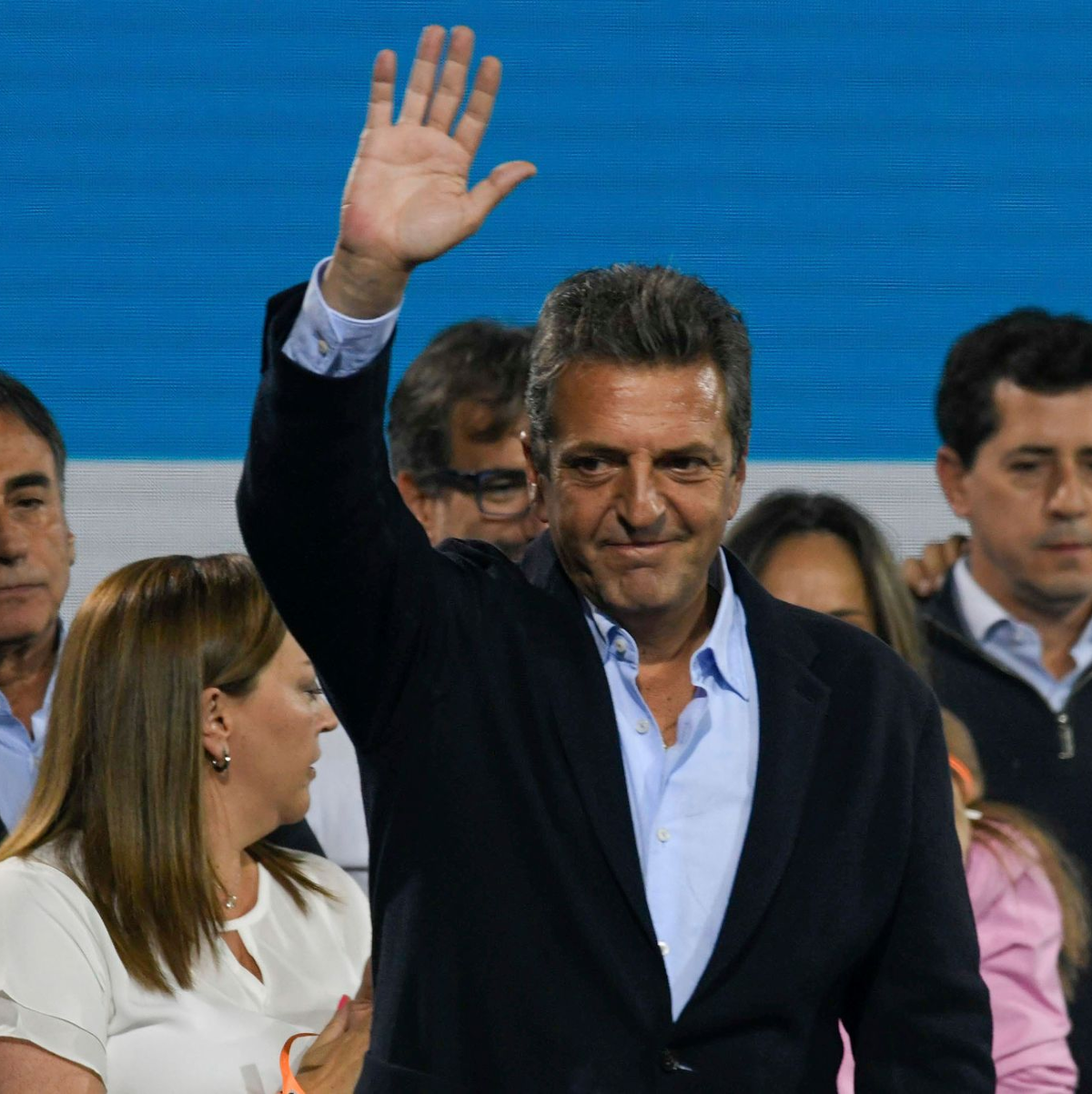 Sergio Massa gesteht seine Niederlage gegen den Oppositionskandidaten Milei bei der Stichwahl um das Präsidentenamt ein. - Foto: Gustavo Garello/AP