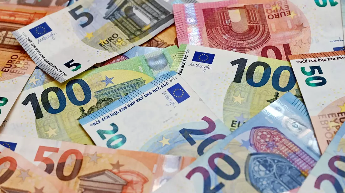 Laut einer Umfrage sind unter den Älteren im Ruhestand 46 Prozent optimistisch, was ihre Finanzen betrifft. Doch in der Vorgängerumfrage war es noch knapp über die Hälfte. - Bild: Patrick Pleul/dpa-Zentralbild/dpa