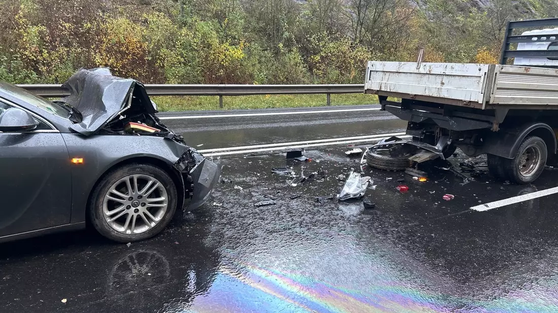 POL-PDLD: Verkehrsunfall mit verletzter Person - B10 in Richtung Landau derzeit gesperrt - Bild: presseportal.de