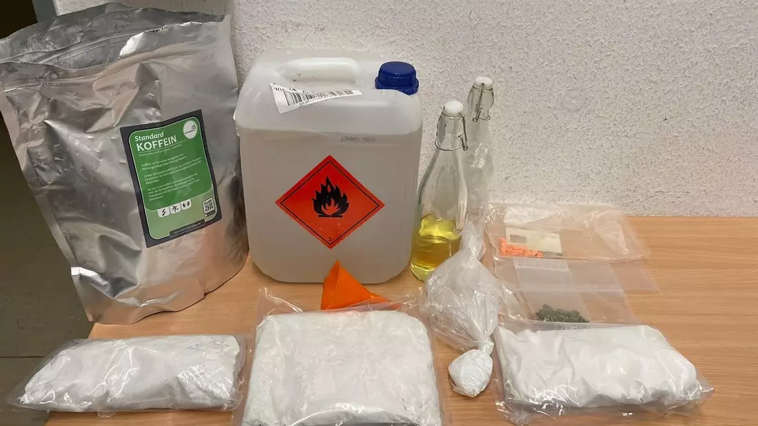 POL-HA: Ziviler Einsatztrupp und Schwerpunktdienst der Hagener Polizei beschlagnahmen bei gemeinsamer Kontrollaktion nicht geringe Menge Amphetamin - Bild: presseportal.de