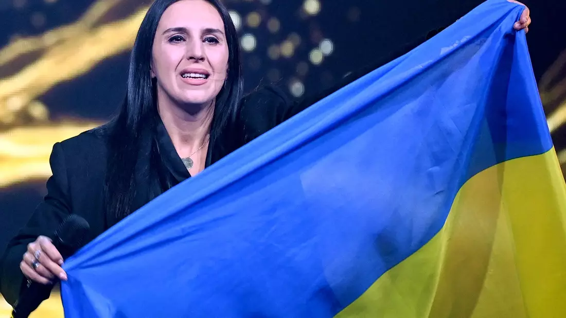 Die ukrainische Sängerin Jamala während der Show «Germany 12 Points - der deutsche ESC-Vorentscheid» im März vergangenen Jahres. - Bild: Britta Pedersen/dpa