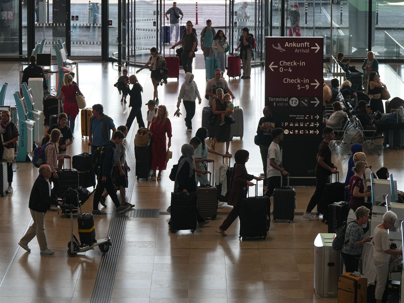 Das Terminal 1 des Flughafens Berlin Brandenburg BER «Willy Brandt». - Foto: Soeren Stache/dpa