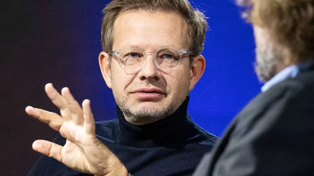 Florian Illies geht mit Caspar David Friedrich auf eine Reise durch die Zeit. - Bild: Hannes P. Albert/dpa