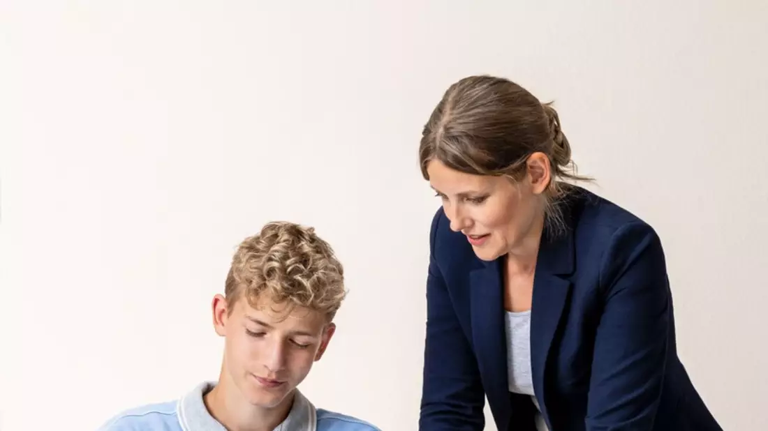 Mit Lernmedien und Vorträgen die Finanzbildung von Schulkindern stärken / Das kostenfreie Angebot des Sparkassen-SchulService - Bild: presseportal.de