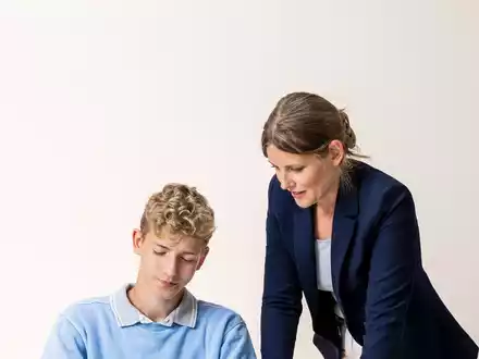 Mit Lernmedien und Vorträgen die Finanzbildung von Schulkindern stärken / Das kostenfreie Angebot des Sparkassen-SchulService - Foto: presseportal.de