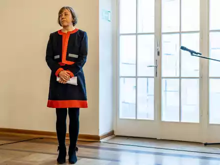 «Für die Menschen, die hier an der Arbeit sind, stehe ich. Ihnen will ich nicht mit Schlagzeilen durch einen Verbleib im Amt schaden»: Annette Kurschus. - Foto: Christoph Reichwein/dpa