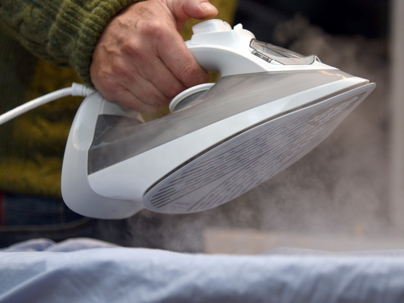 TÜV SÜD-Tipps zu Kauf und Nutzung von Dampfbügeleisen - Foto: presseportal.de