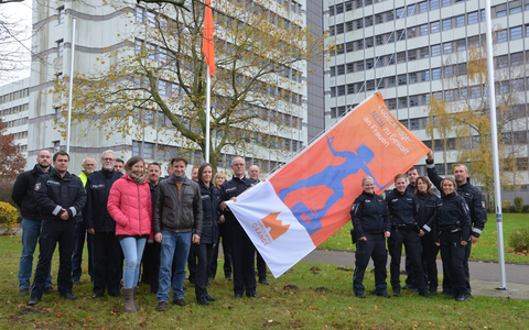 POL-HL: Polizeidirektion Lübeck / Beginn der Orange Days - die Polizei sagt: Nein zu Gewalt gegen Frauen - Foto: presseportal.de