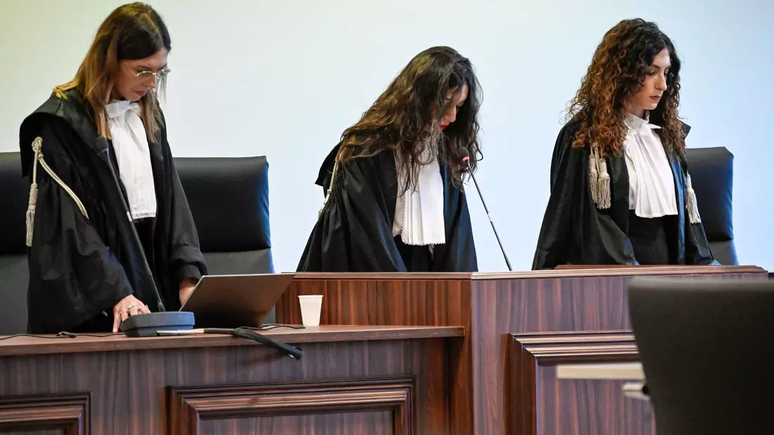 In Italiens größtem Mafia-Prozess seit Jahrzehnten ist ein ehemaliger Abgeordneter der Regierungspartei Forza Italia zu elf Jahren Haft verurteilt worden. - Bild: Valeria Ferraro/AP/dpa