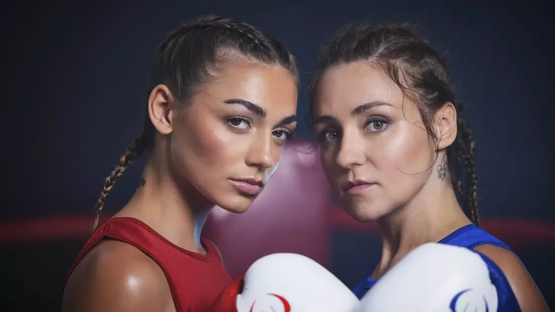So schön kann Boxen sein: The Great Fight Night ruft am 25. November die Content Creatorinnen Tina Neumann und Regina Hixt auf Joyn in den Ring - Bild: © Joyn/Marc Rehbeck Dieses Bild darf honorarfrei für redaktionelle Zwecke und nur im Rahmen der Berichterstattung zu The Great Fight Night verwendet werden. Verwendung nur mit vollständigem Copyrightvermerk. Das Foto darf nicht verändert, bearbeitet und