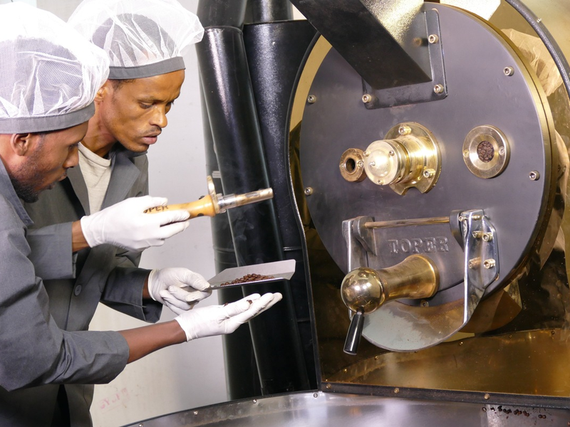 Erste afrikanische Kaffeerösterei erhält EU-Zertifizierung - Foto: presseportal.de