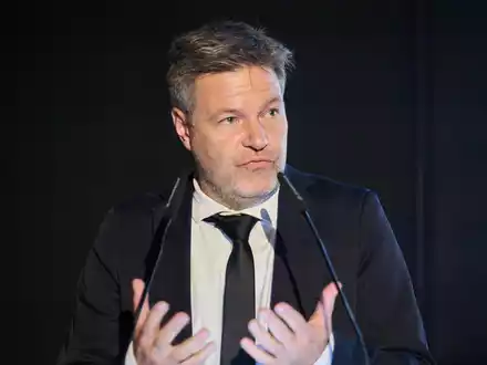 «Sollten wir in eine Krise reingeraten, werden wir die Gas- und die Strompreisbremse nicht mehr ziehen können»: Robert Habeck. - Foto: Annette Riedl/dpa
