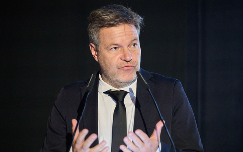 «Sollten wir in eine Krise reingeraten, werden wir die Gas- und die Strompreisbremse nicht mehr ziehen können»: Robert Habeck. - Foto: Annette Riedl/dpa «Sollten wir in eine Krise reingeraten, werden wir die Gas- und die Strompreisbremse nicht mehr ziehen können»: Robert Habeck. - Foto: Annette Riedl/dpa