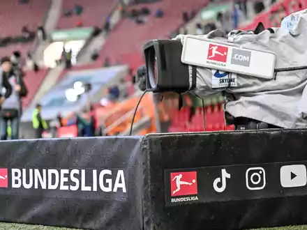 Die DFL schüttet rund 1,2 Milliarden Euro an die Clubs aus. - Foto: Harry Langer/dpa