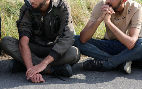 Von Februar an stieg die Zahl unerlaubt eingereister Geflüchteter zunächst kontinuierlich an (Symbolbild). - Foto: Bernd Wüstneck/dpa
