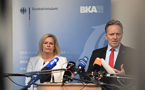 «Wir bekämpfen diese widerwärtige Terrorpropaganda», sagt Innenministerin Nancy Faeser. - Foto: Britta Pedersen/dpa