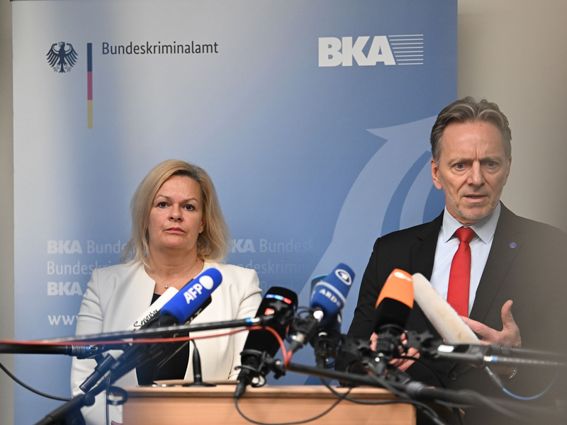 «Wir bekämpfen diese widerwärtige Terrorpropaganda», sagt Innenministerin Nancy Faeser. - Foto: Britta Pedersen/dpa