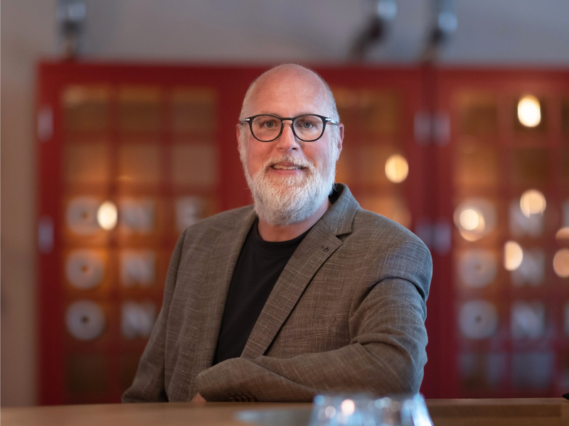 Wettbewerbsvorteile durch KI: Jürgen Johannes Schimmöller von der schlau DIGITAL GmbH zeigt, wie Unternehmen sich langfristig gegen die internationale Konkurrenz behaupten - Foto: presseportal.de