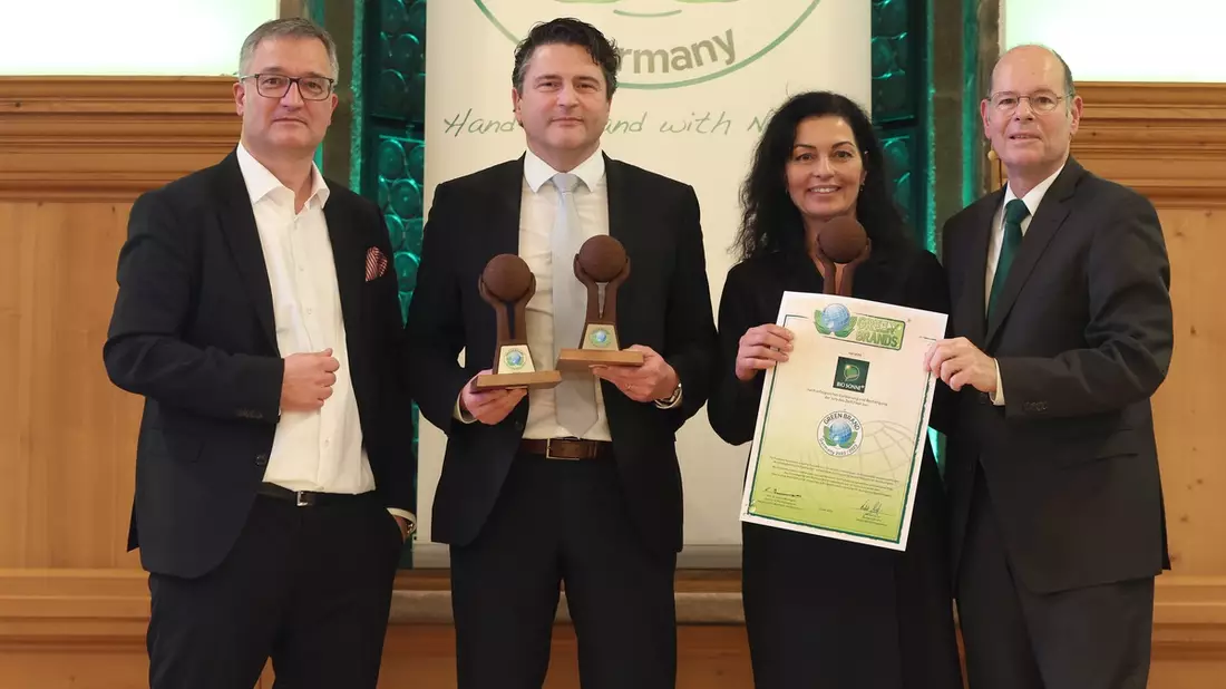 NORMA dreifach ausgezeichnet: GREEN BRANDS-Gütesiegel für BIO SONNE, SODA SURF und Unternehmenszentrale verliehen / Prämierung für Nachhaltigkeits-Offensive im November - Bild: presseportal.de