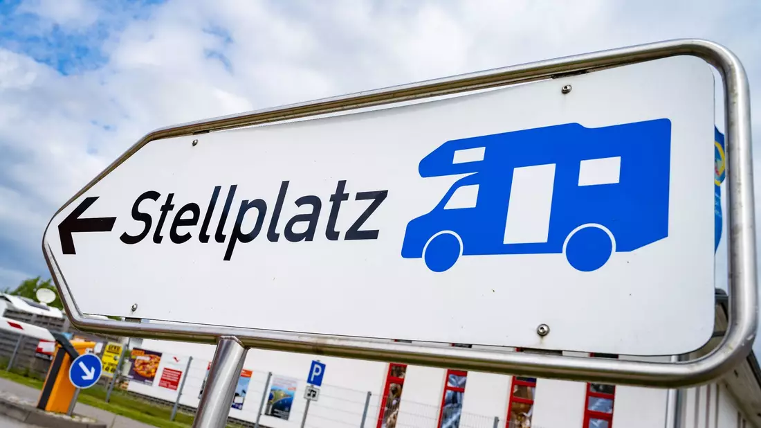Die Ermittler schätzen den entstandenen Schaden des mutmaßlichen Wohnmobil-Betrugs auf einen Millionenwert (Symbolbild). - Bild: Stefan Sauer/dpa