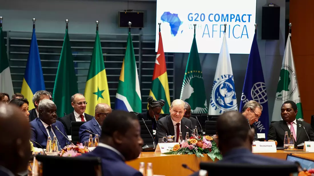 Bundeskanzler Olaf Scholz leitet den Investitionsgipfel «Compact with Africa». - Bild: Liesa Johannssen/REUTERS-Pool/dpa