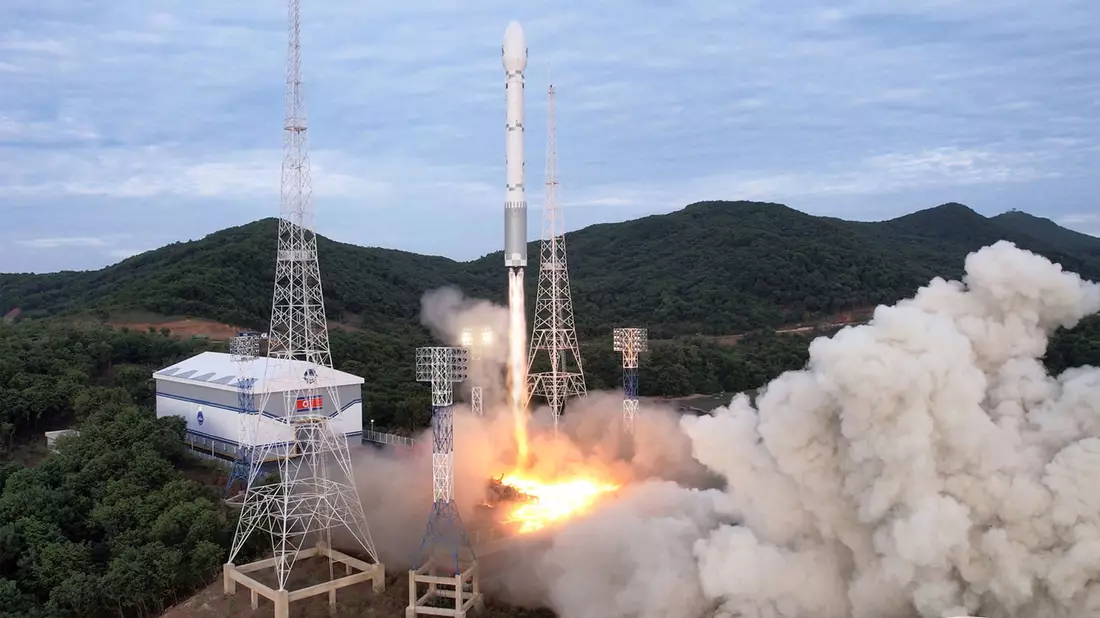 Start einer Trägerrakete «Chollima-1» vom Seohae Satelliten Start Komplex an der Westküste Nordkoreas. - Bild: -/kcna/dpa