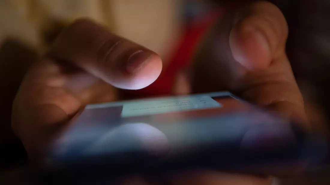 Bei nur einigen Tagen ohne die Nutzung von Social Media halten sich positive und negative Auswirkungen laut einer Studie eher die Waage. - Bild: Sebastian Gollnow/dpa