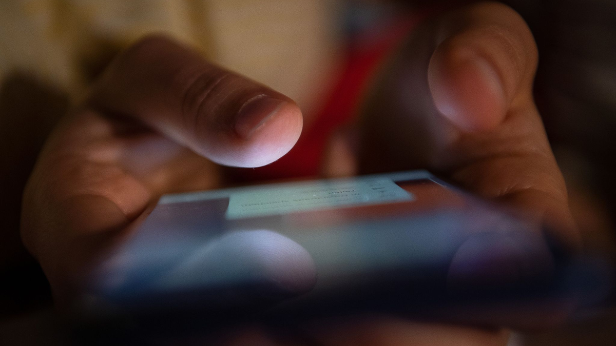 Bei nur einigen Tagen ohne die Nutzung von Social Media halten sich positive und negative Auswirkungen laut einer Studie eher die Waage. - Foto: Sebastian Gollnow/dpa