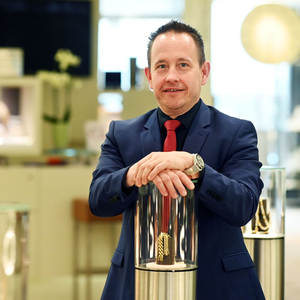 Die Schmuck-Geschäfte in der oberen Preislage laufen laut BVSU-Hauptgeschäftsführer Guido Grohmann sehr gut. (Archivbild) - Foto: Uli Deck/dpa