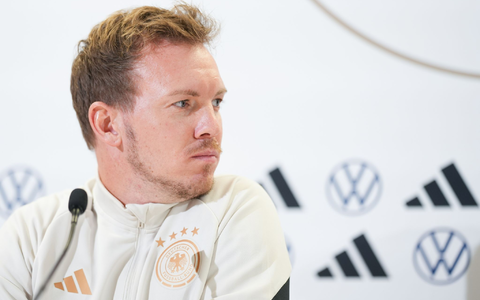 Schaut mit Spannung auf Deutschlands mögliche Gruppengegner: Bundestrainer Julian Nagelsmann. - Foto: Eva Manhart/APA/dpa