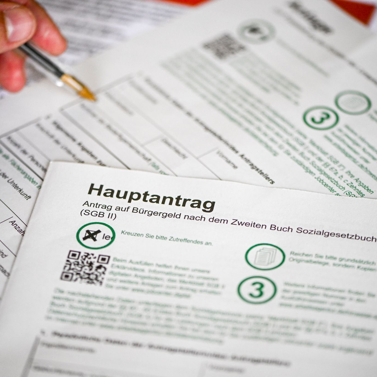 Zum Jahresanfang 2024 steigt das Bürgergeld in der Grundsicherung im Schnitt um rund zwölf Prozent. - Foto: Jens Kalaene/dpa