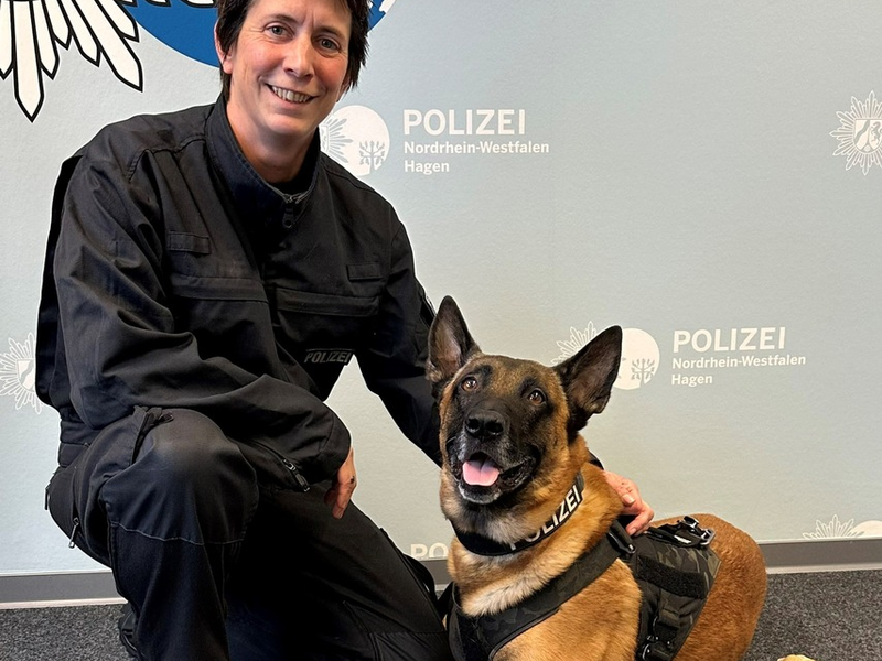 POL-HA: Diensthund Fred wird von Polizeipräsidentin in den Ruhestand verabschiedet - Foto: presseportal.de