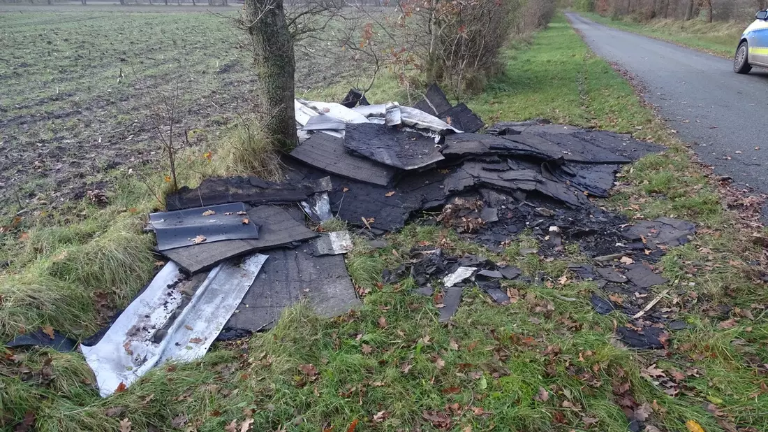 POL-FL: Abfall an Feldrand abgeladen - Zeugen gesucht - Bild: presseportal.de